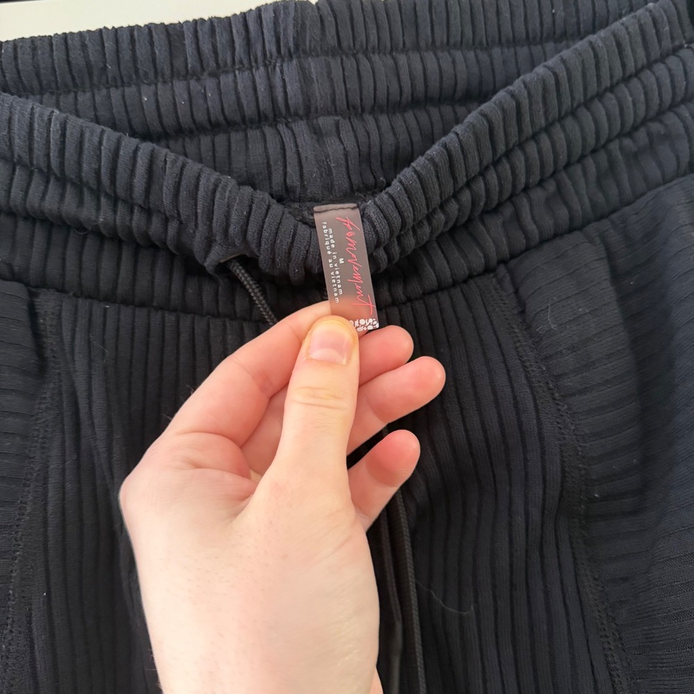 FP Movement Free People Black Ribbed Paneled Joggers Cropped Athletic Pants M - Picture 3 of 4